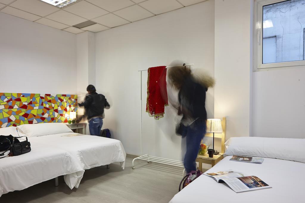 Pil Pil Hostel Билбао Стая снимка